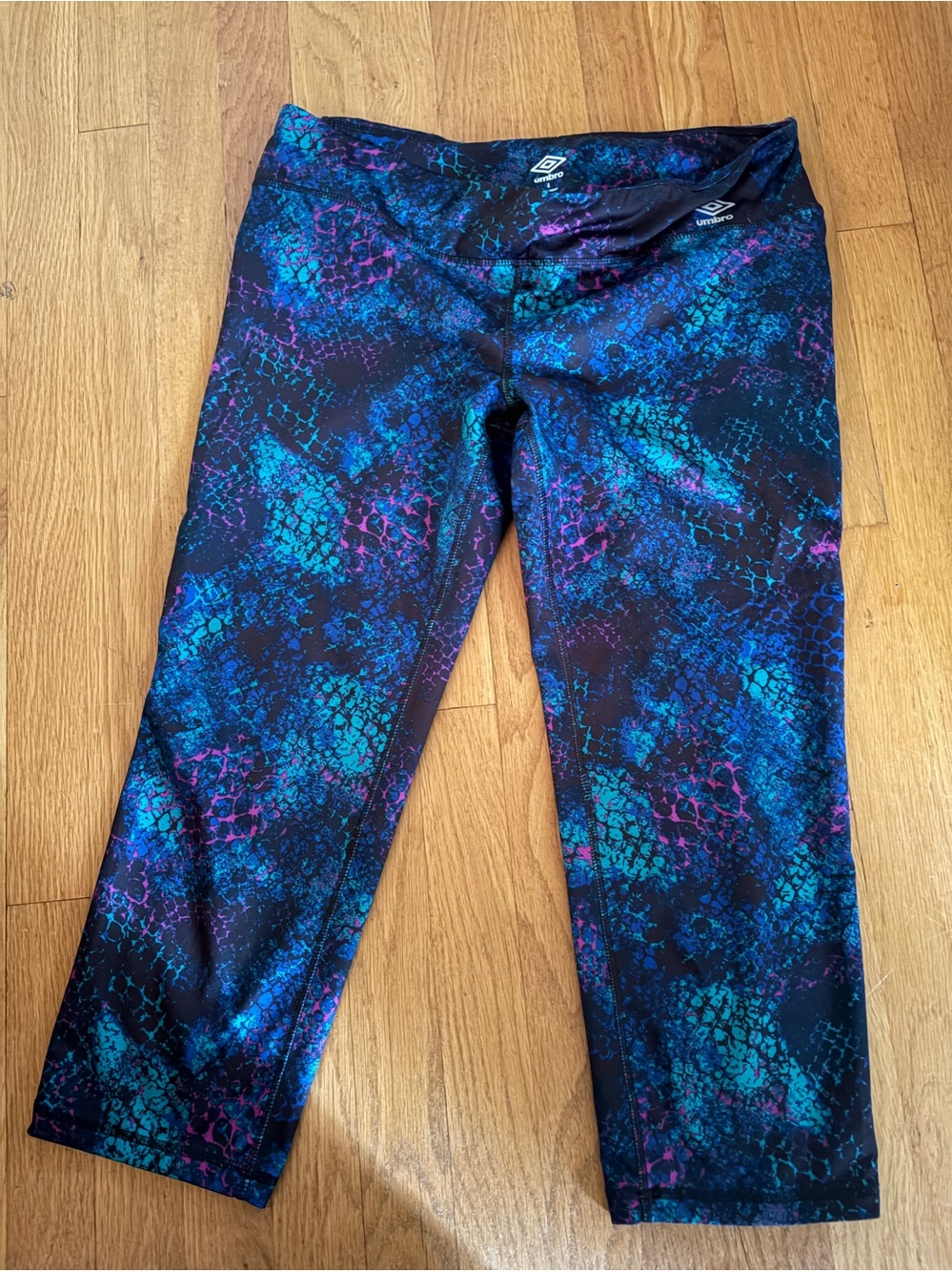 Umbro Elastic Waist Capri Leggings
Size L